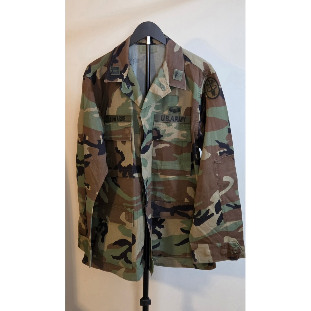 Vintage U.S. Army Woodland Camo Field Jacket Mens Size Medium-Regular